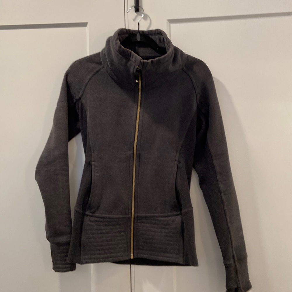 Lululemon women’s size 6 zip up sweatshirt, no hood